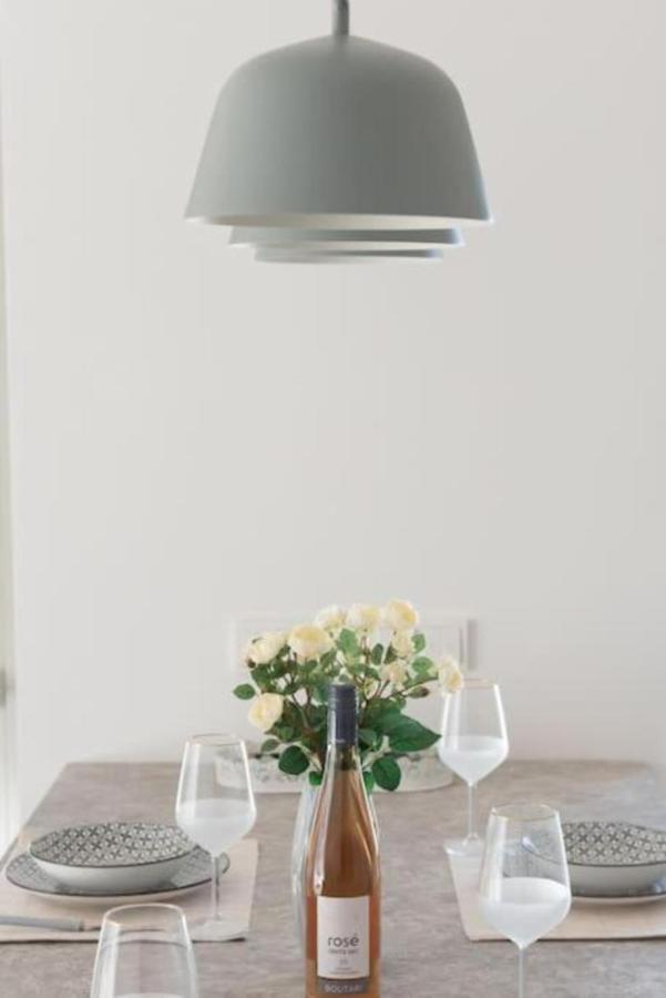 Bright Apartment In The New Building Афины Экстерьер фото