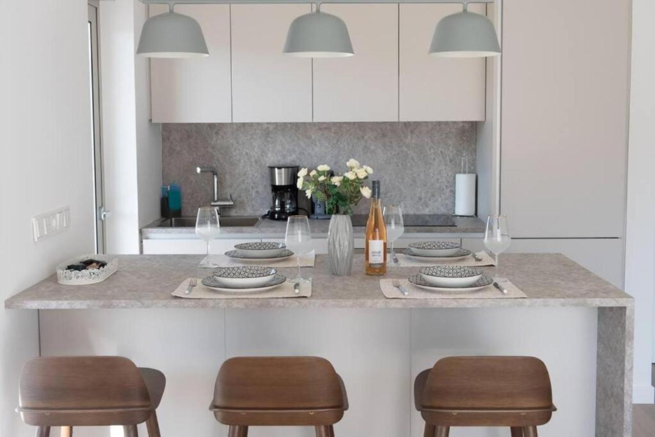 Bright Apartment In The New Building Афины Экстерьер фото