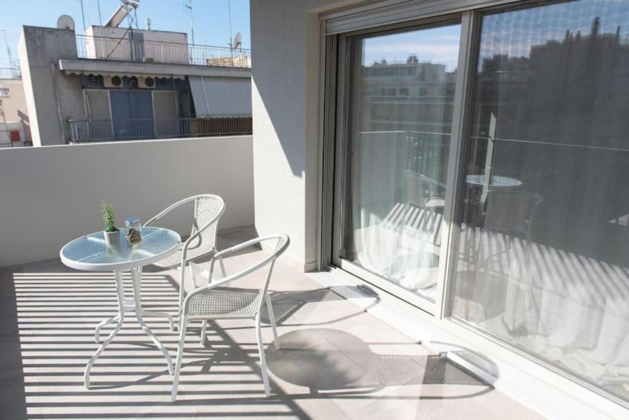 Bright Apartment In The New Building Афины Экстерьер фото
